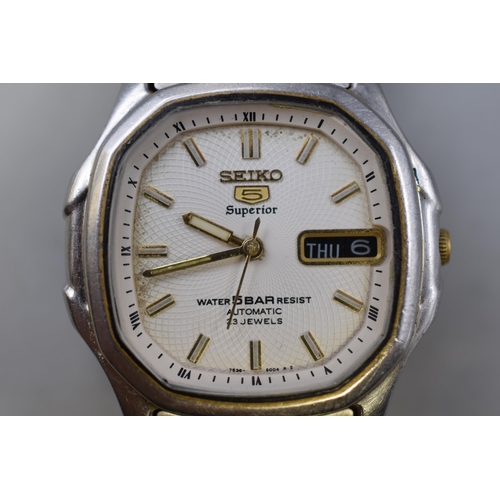 86 - A Seiko 5 Superior Automatic 21 Jewels Day/Date Gents Watch With Textured White Dial, Working. Dial ... 