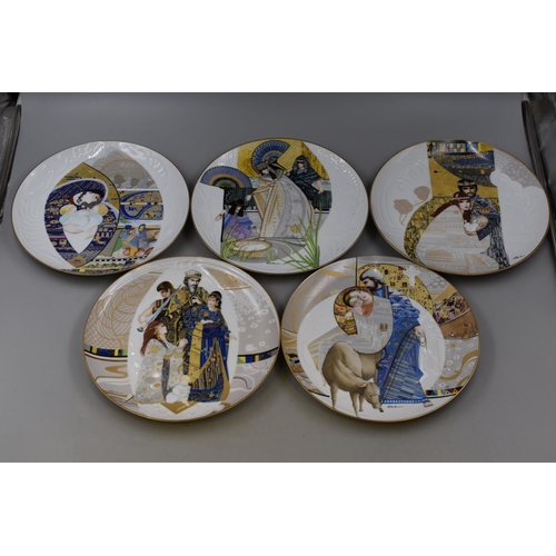 447 - Collection of decorative plates from Edwin Knowles 