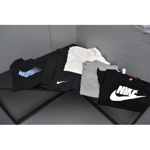 570 - Collection of Nice Clean Sports Wear to include Nike Shorts Nike T-Shirts, and Hugo Boss T-Shirts se... 