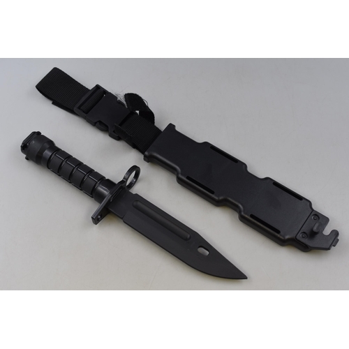 446 - United States Marine Training Knife in Sheath