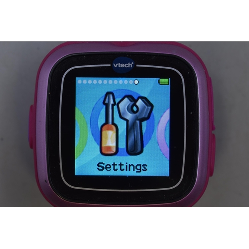 121 - A V-Tech Kidizoom DX2 Childs Smart Watch, Powers On When Tested