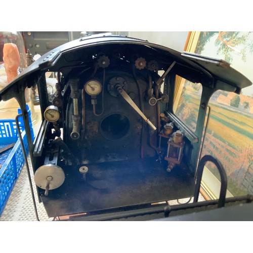 383 - Hand Built 3.5 to 4 Gauge Northern Pacific Steam Engine with Tender Sitting on Rolling Road Display ... 