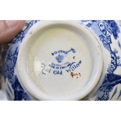 392 - A Selection of Old Willow/Blue and White Ceramics To Include Tureen, Set of Five Bowls, Blue and Whi... 