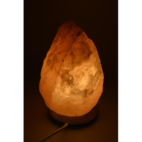 424 - A Himalayan Pink Salt Table Lamp, Lights Up When Tested