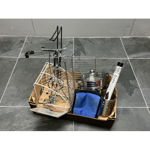 A Mixed Lot of Household Items - Includes Steamer Pan, Oven Liner, Two Over Door Hangers, Drying Rack, Cool Bag, And More