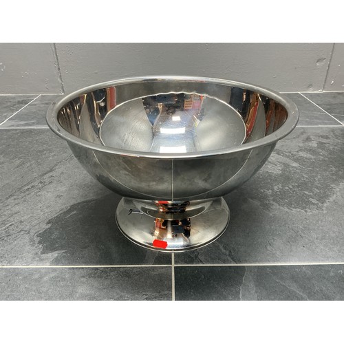 436 - Large Stainless Steel Champagne / Ice / Punch Bowl (39cm Dia)