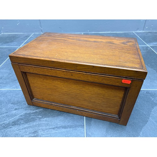 Oak storage box (26Hx45Wx28D) this item is missing it's internal tray