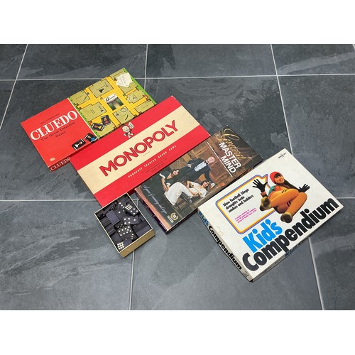 572 - Mixed Lot of Five Vintage Games to include Cluedo, Kid's Compendium, Monoply, Grand master Mind and ... 