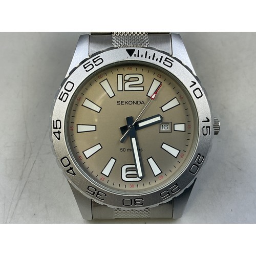 43 - A Sekonda 50mtr Gents Quartz Day/Time Watch - Stainless Steel Dial, Case, And Strap. Working