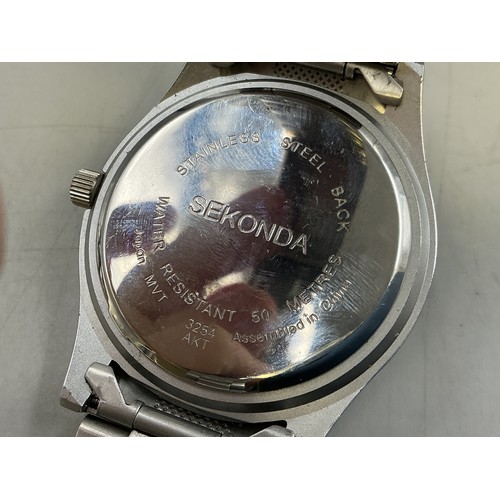 43 - A Sekonda 50mtr Gents Quartz Day/Time Watch - Stainless Steel Dial, Case, And Strap. Working