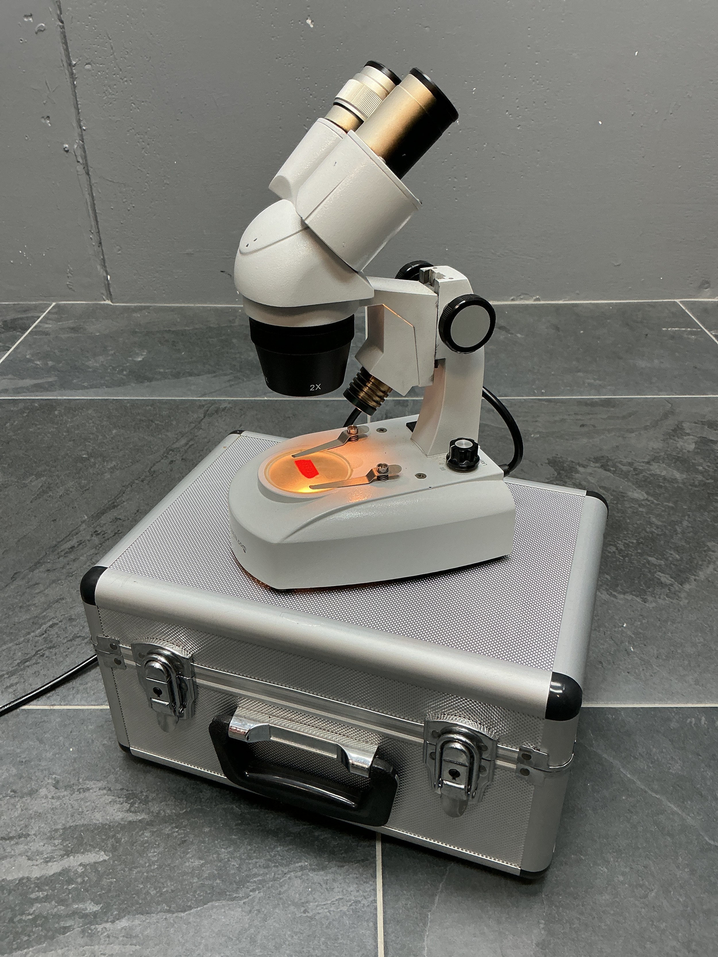 A Seben Scientific Electron Microscope, In Hard Case. Powers On When Tested