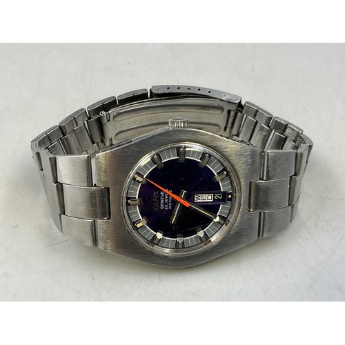 105 - A Gents Camy 25 Jewels Automatic Day/Date Watch - Unusual Purple Dial, Stainless Steel Case and Stra... 