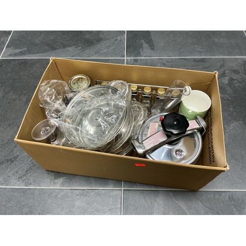823 - Mixed Kitchenalia - Includes Stainless Steel Pressure Cooker, Kilner Jar, Three Tier Steamer, Hornse... 