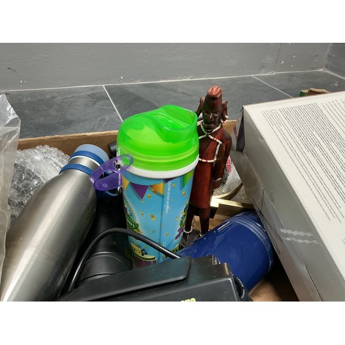 850 - A Mixed Selection - Includes Tea Gift Set, Two Mantle Clocks, Set of Pewter Napkin Rings, Money Dete... 