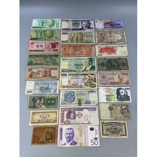 Selection of 25 Worldwide Banknotes