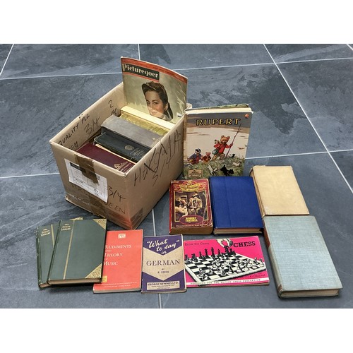 457 - Mixed Lot of Antique/Vintage Collectable Reading Books to include Mrs Beatons, Brewers Dictionary, V... 