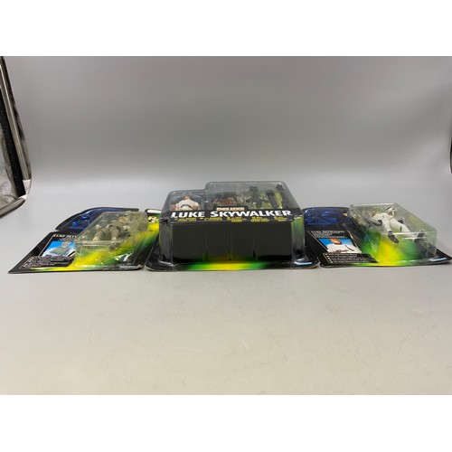 107 - Three Boxed Star Wars La Guerra De Las Galaxias Figures to Include A 1996 &nbsp;Corporation Deluxe L... 