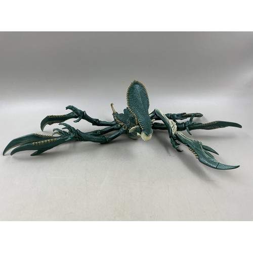 132 - Star Wars Hasbro 2002 Acklay Arena Battle Beast (Attack of the Clones) Figurine Complete with Guts. ... 