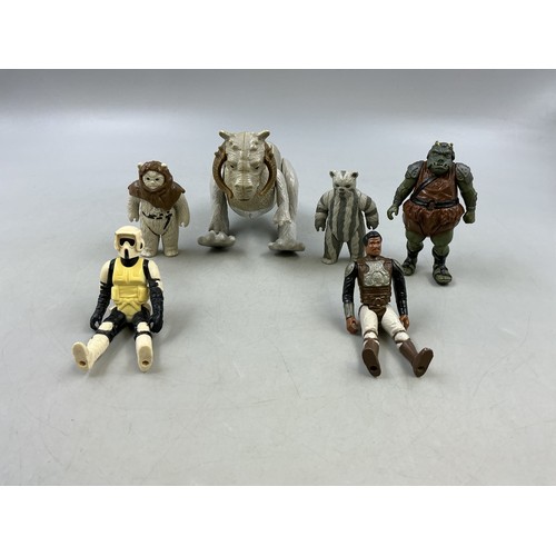 135 - 70s/80s Star Wars Kenner Figurines to Include 1977 Farmboy (Luke Skywalker) and Chewbacca, 1979 Kenn... 