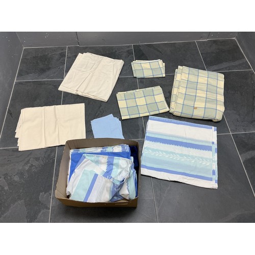 20 - Mixed Lot to include Small Storage Box/Seat, Small Lidded Wicker Basket, Small Round Side Table &amp... 