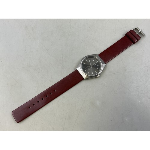 76 - hmt 17 Jewels Mechanical Gent's Watch with Strap (Working)
