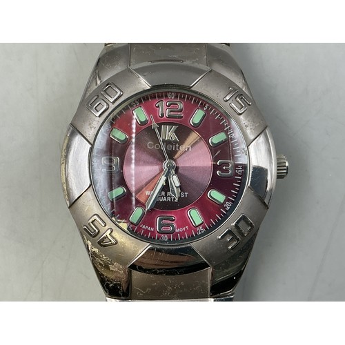 94 - A Gents 1k Colleiten Quartz Watch - Red Dial, Two Tone Stainless Steel Case and Strap. Working