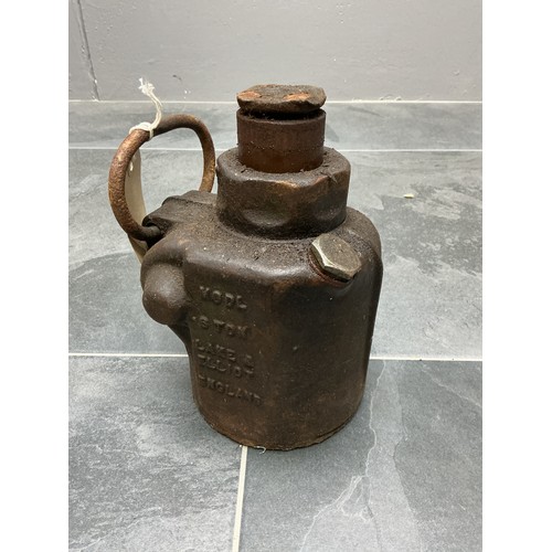 755 - Vintage Lake and Elliot 6 Ton Bottle Jack working when tested (no handle)