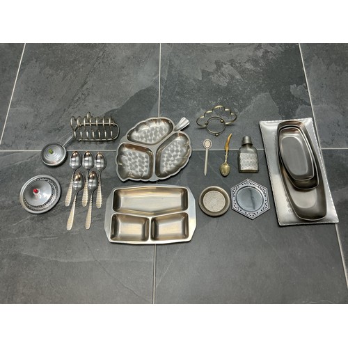787 - Large collection of metal-ware