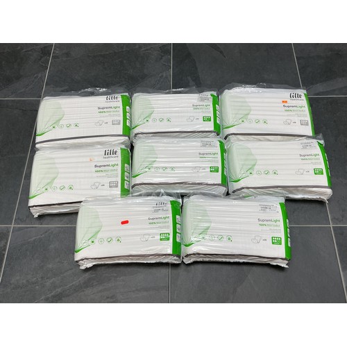 788 - Eight New Packs of 28 Lille SupremLight Small Shaped Pads (Super and Maxi)