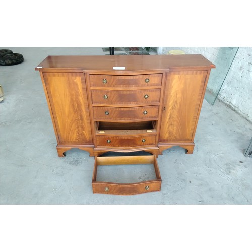 Vintage Regency Style Step Fronted Buffet Sideboard in Golden Mahogany with Five Drawer Central Storage and Two Side Cupboard Storage lockable with one key present (Both cupboard Doors will not open also has One drawer bottom missing, easy fix) 136x90x43cm, Local Delivery can be arranged for a fee.
