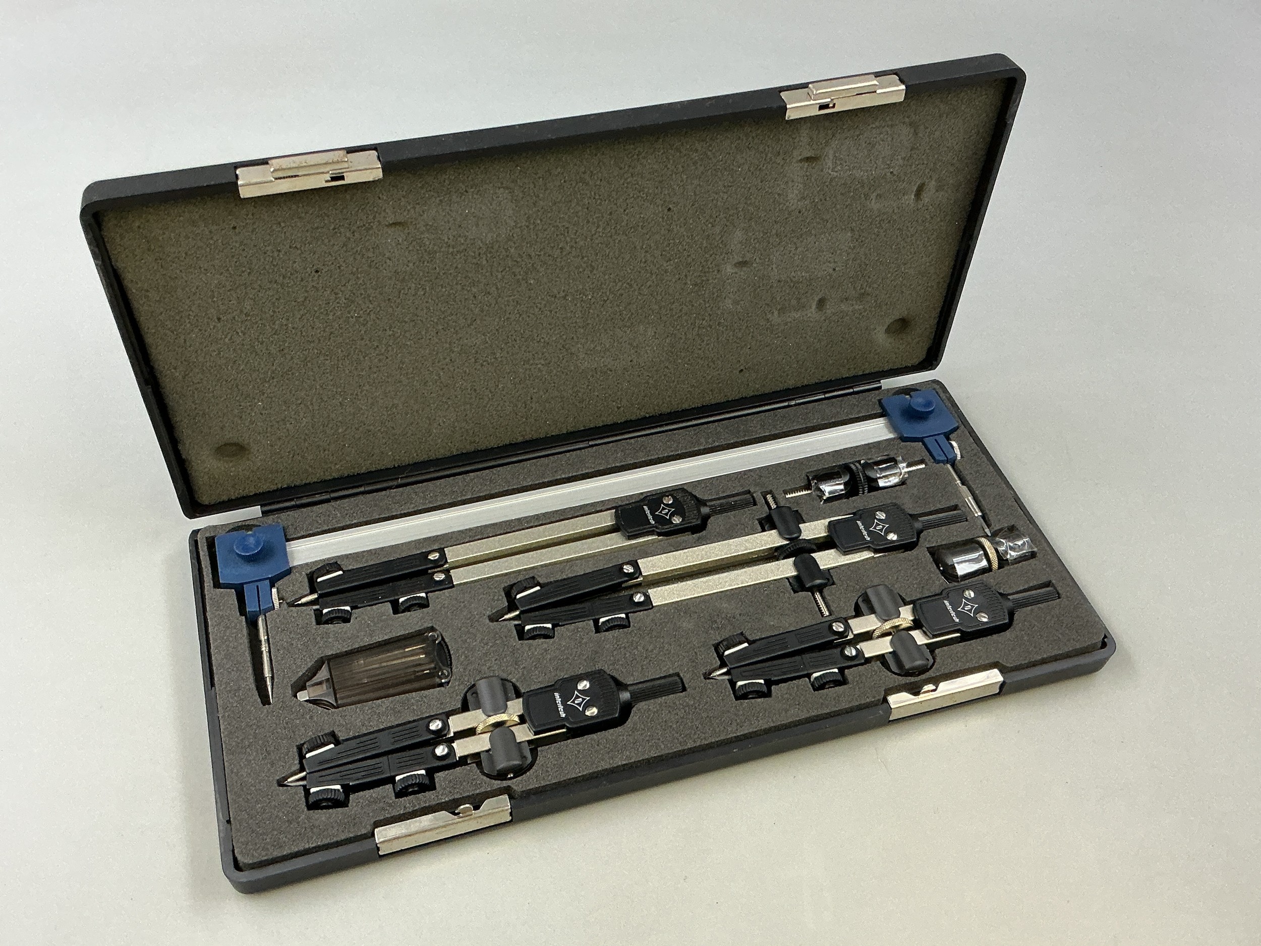 A Military Issue Eight Piece Drawing Instrument Set (JG 2007)