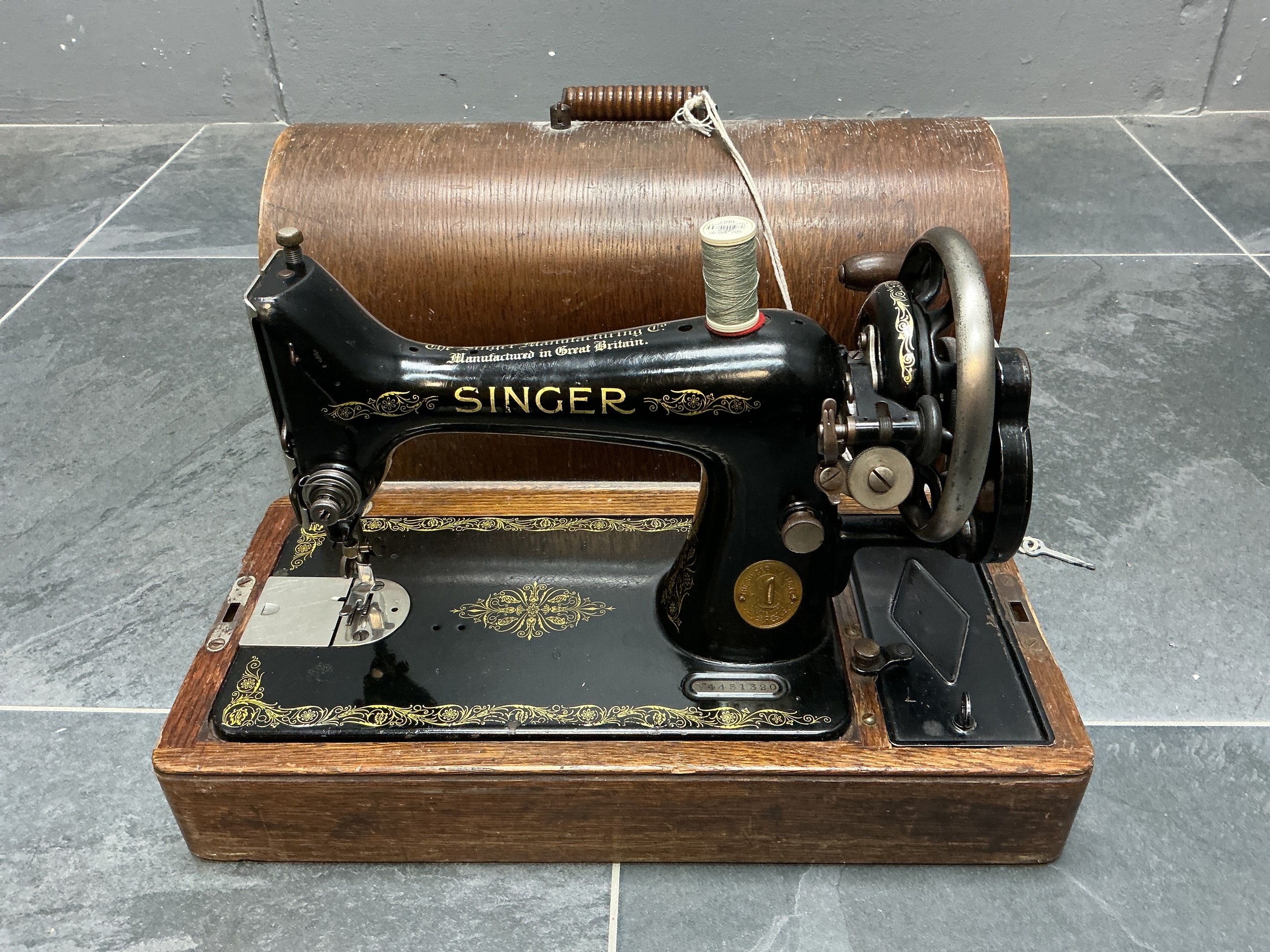 Vintage Singer Model 99 Hand-Crank Sewing Machine Set in Case with Key.