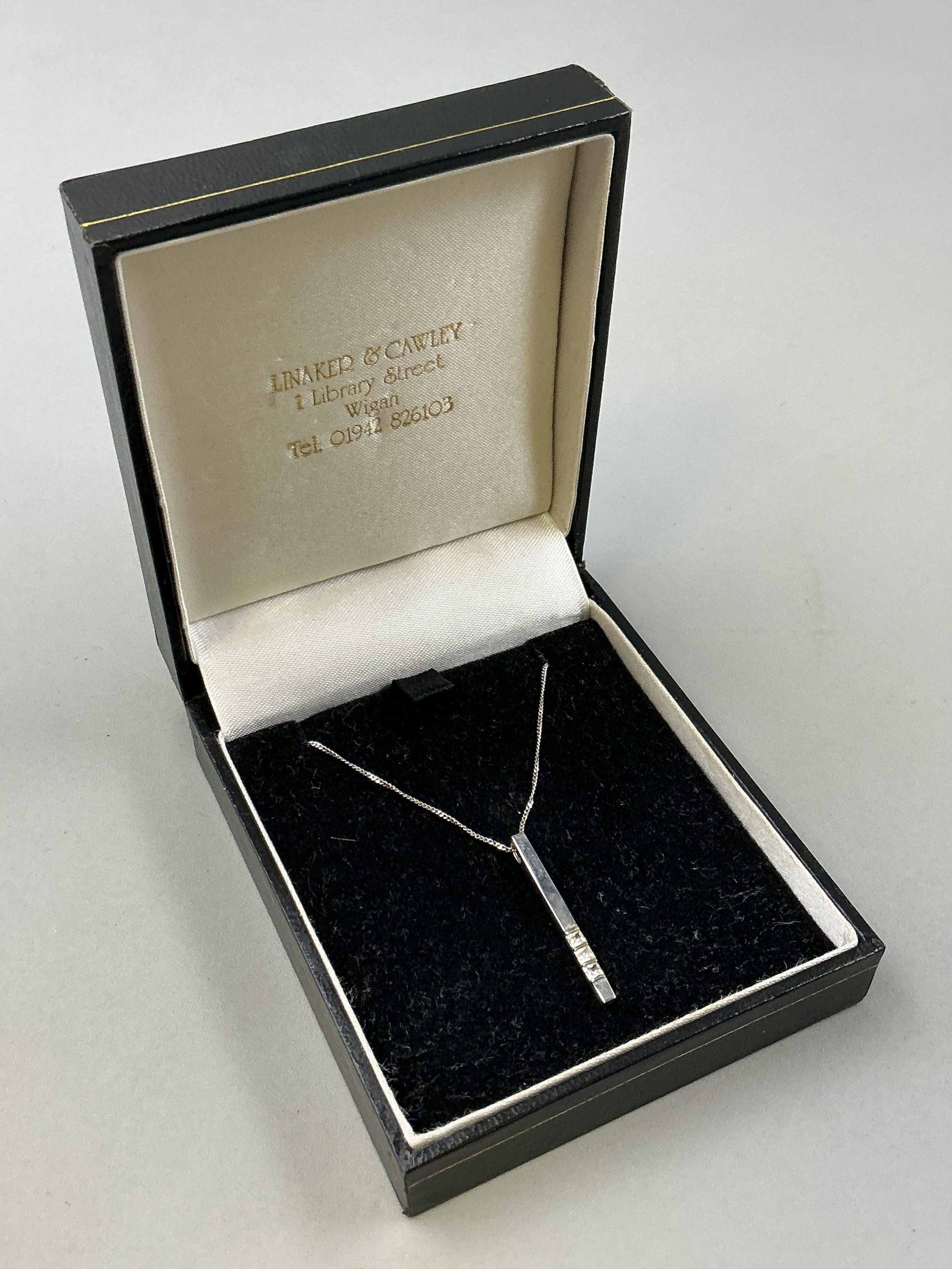 White Gold 375 (9ct) Vertical Bar pendant Necklace with 3 Inset Clear ...