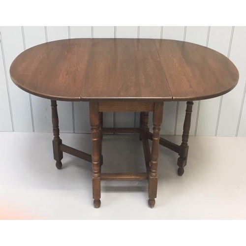 192 - A dark oak gateleg table, with turned legs.
Dimensions(cm) Closed H74 W90 D47
Open H74 W122 D90