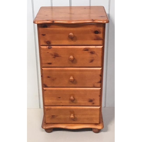 87 - A good 5-drawer pine chest of drawers, made by Duckers. Drawers are dovetailed and chest id supporte... 