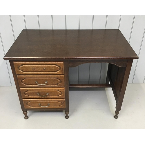 122 - A vintage oak desk with 4 side drawers.
Dimensions(cm) H79 W109 D66