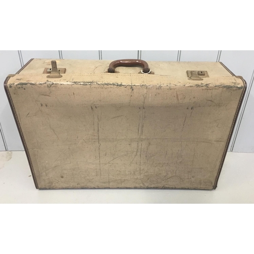 126 - A mixed lot of a vintage large trunk and vintage suitcase.
Dimensions(cm) (Trunk) H61 W82 D53
(Suitc... 