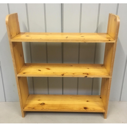 92 - A set of open Pine bookshelves.
Dimensions(cm) H89 W78 D23