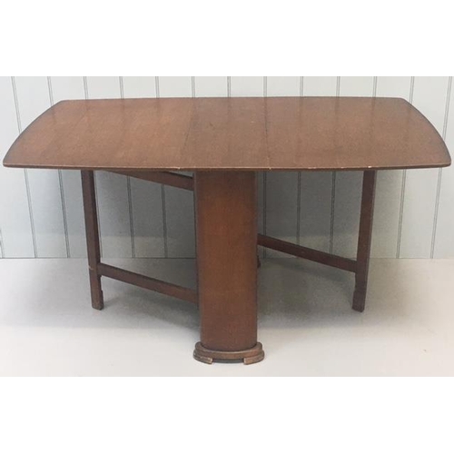 193 - A vintage gateleg table with rounded legs.
Dimensions(cm) Closed H77 W84 D30
Open H77 W148 D84