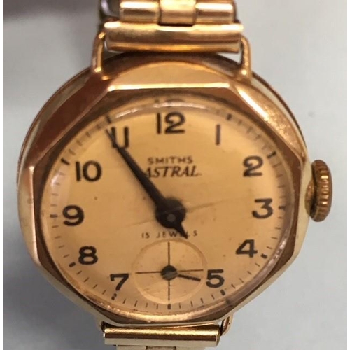 360 - A quality ladies watch from 1940's -Smiths Astral. Gold plated, 15 Jewel, rolled-gold front strap.
A... 