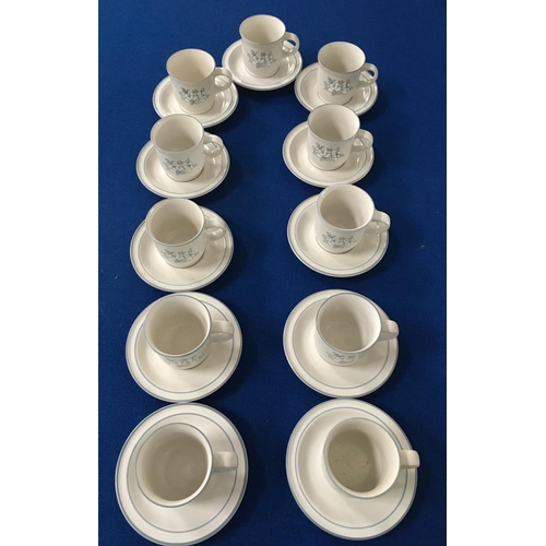 378 - A large quantity of modern dinnerware - 