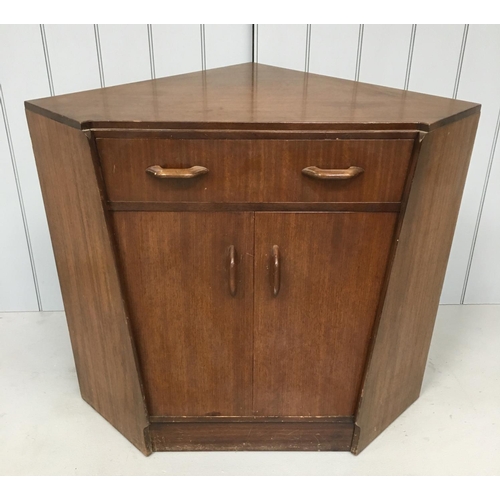 152 - A 1960s Edward Gomme for G-Plan Corner Bureau.
A real design classic.
Dimensions(cm) H84 W98 D67