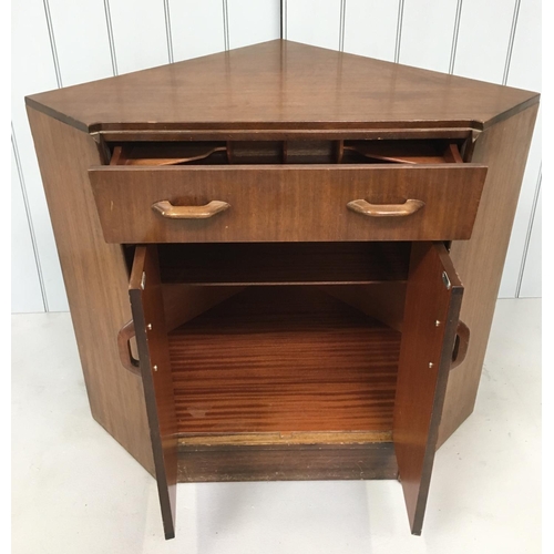 152 - A 1960s Edward Gomme for G-Plan Corner Bureau.
A real design classic.
Dimensions(cm) H84 W98 D67