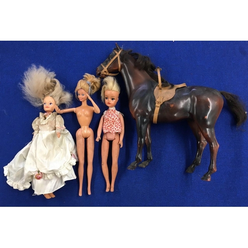 Sold at Auction: (1) Mixed Lot of Barbie Accessories