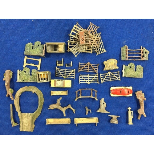 113 - A large quantity of lead farm animals/buildings/fences etc. Approximately 100 pieces.