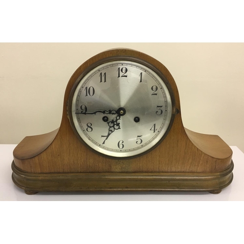 289 - A large mantel clock.
Key present.
Dimensions(cm) H 28 W48 D15