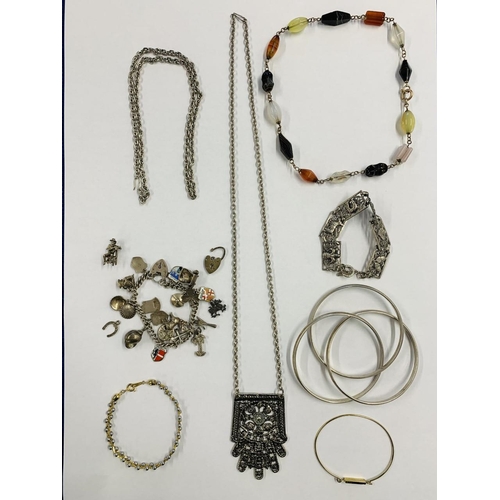 291 - A selection of 20 items of costume jewellery. Includes necklaces, bracelets & charms.