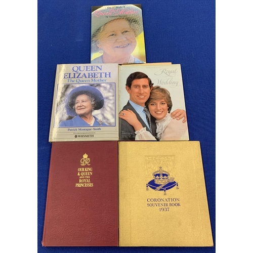 374 - A wide range of Royal memorabilia in the form of 32 books, newspapers and magazines.