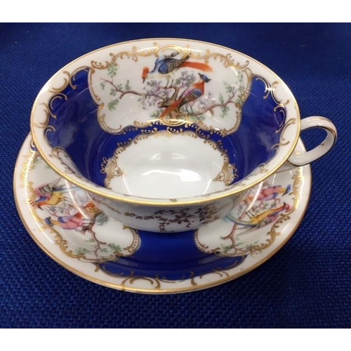 397 - A stunning teaset depicting oriental birds. Consists of six teacups/saucers/side plates and a cake t... 