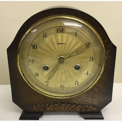 288 - An oak Bentima mantel clock.
Key present.
Dimensions(cm) H21 W20 D19